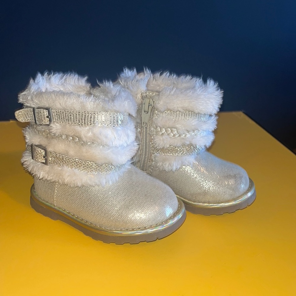 Girls boots